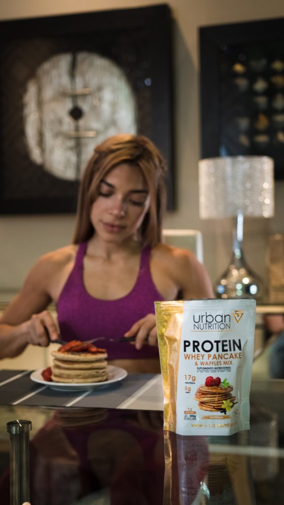 whey pancake mix mezcla para preparar pancakes y batidos de proteina whey suero lacteo cuidado de peso musculos definicion desayuno fit fitness sacha fitness optimun nutrition ecuador gym crossfit rutinas de ejercicios urban nutrition pancakes waffles avena isolate whey protein niños en crecimiento saludables
